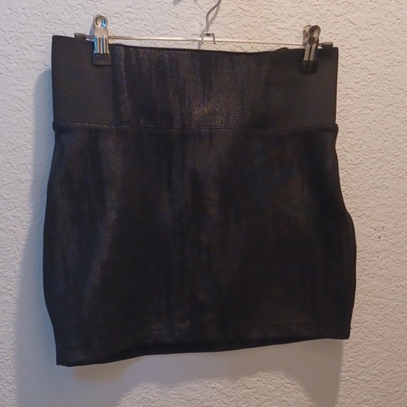 Charlotte Russe Black foil pattern mini skirt XS - Picture 3 of 8